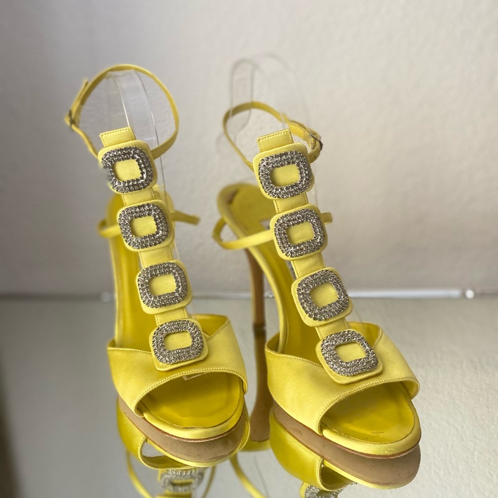 Manolo Blahnik satin yellow heels 38 $995